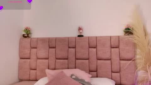 amyvegaa_ online show from December 18, 2025, 1:17 pm