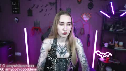 Snapshot of amywhitenessxx chatting on June 2, 2026, 3:47 pm Amy switch Goddess divine Mistress online show from June 2, 2026, 3:47 pm