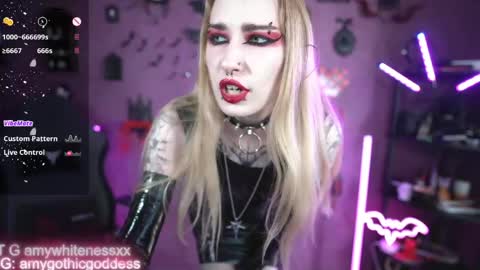 Snapshot of amywhitenessxx chatting on June 6, 2026, 11:15 am Amy switch Goddess divine Mistress online show from June 6, 2026, 11:15 am