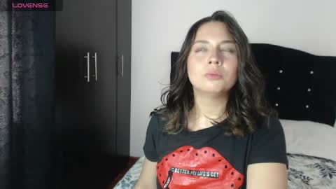 Snapshot of ana_arms_ chatting on June 2, 2026, 6:32 pm ana_arms_ online show from June 2, 2026, 6:32 pm