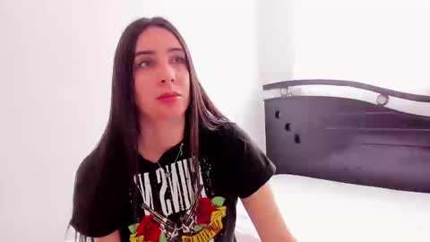 Snapshot of ana_castilo chatting on December 30, 2024, 2:51 pm Ana IG an castillo 1 online show from December 30, 2024, 2:51 pm