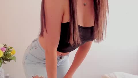 Snapshot of ana_castilo chatting on February 19, 2025, 1:28 pm Ana IG an castillo 1 online show from February 19, 2025, 1:28 pm