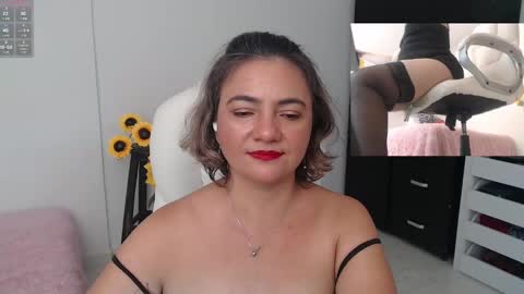 Snapshot of ana_hotmilfx chatting on December 2, 2024, 4:09 am ANA online show from December 2, 2024, 4:09 am