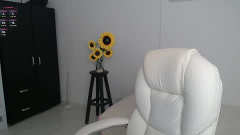 Snapshot of ana_hotmilfx chatting on March 5, 2025, 2:46 am ANA online show from March 5, 2025, 2:46 am