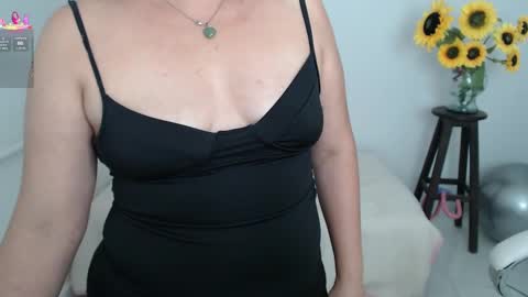 Snapshot of ana_hotmilfx chatting on September 10, 2025, 12:43 am ANA online show from September 10, 2025, 12:43 am