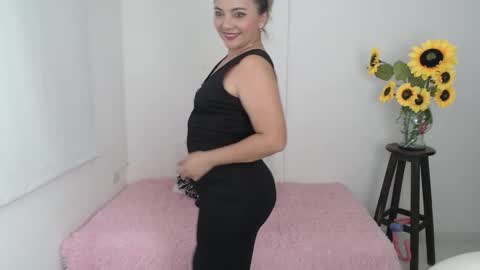 Snapshot of ana_hotmilfx chatting on November 17, 2025, 1:11 am ANA online show from November 17, 2025, 1:11 am