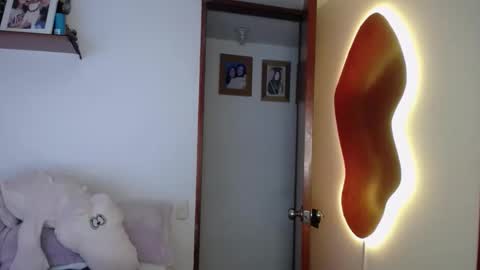 Ana online show from October 29, 2025, 9:33 am