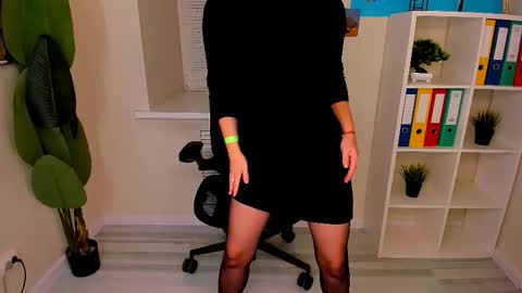 Ana online show from October 18, 2025, 3:24 pm