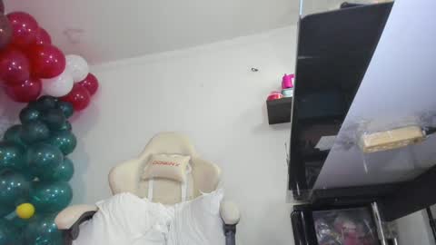 Im anna but you can call me as you want online show from December 3, 2024, 9:01 pm