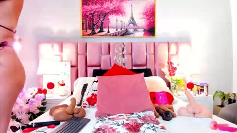 anaa_bellaa online show from February 4, 2026, 12:33 pm