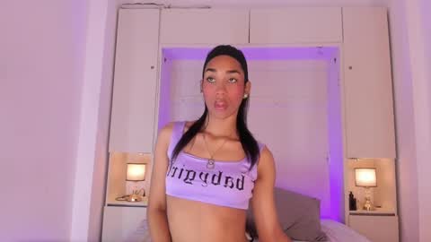 anaacollins_ online show from October 1, 2025, 12:11 pm