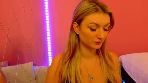 anaayss online show from December 17, 2025, 5:35 am