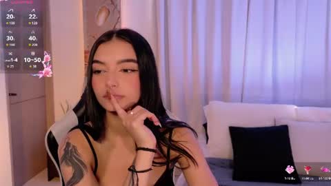 Snapshot of anabelwolf chatting on July 2, 2026, 3:29 pm ANABEL WOLF online show from July 2, 2026, 3:29 pm