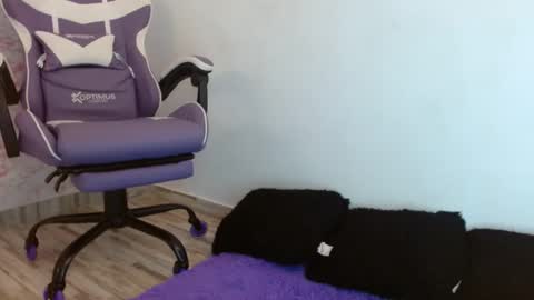 ANAH   online show from September 11, 2025, 8:42 pm