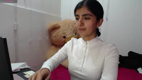 Anahi Browns online show from December 15, 2025, 8:57 pm