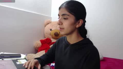 Anahi Browns online show from April 15, 2026, 9:37 pm