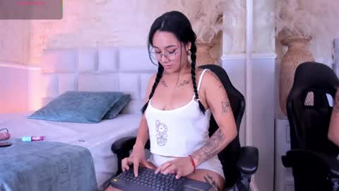 Snapshot of anaiaclarck chatting on May 1, 2026, 4:06 am Im Sara online show from May 1, 2026, 4:06 am