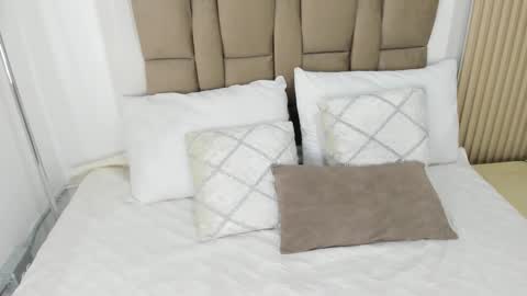 Anais  online show from November 14, 2025, 11:31 am