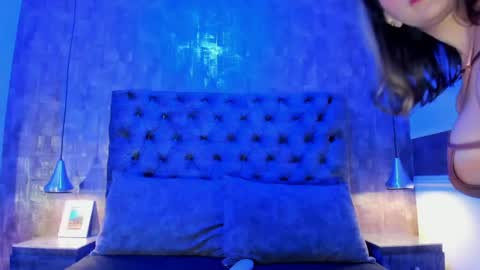 ..a n a i s  c o o p e r .. online show from March 16, 2026, 3:23 am