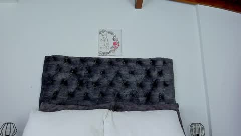 ..a n a i s  c o o p e r .. online show from March 29, 2026, 11:43 am