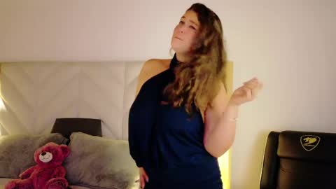 Anaise  online show from May 27, 2026, 11:40 am