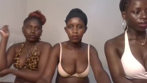 Snapshot of analeia_ chatting on October 16, 2025, 6:42 pm Analeia online show from October 16, 2025, 6:42 pm