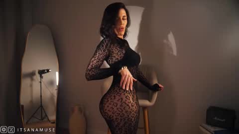 Ana online show from November 4, 2025, 9:47 pm