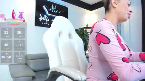 ana online show from November 3, 2025, 1:23 pm