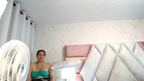 anastasia_marco online show from November 5, 2025, 12:16 pm