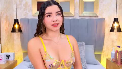 Mia online show from December 18, 2025, 12:22 pm