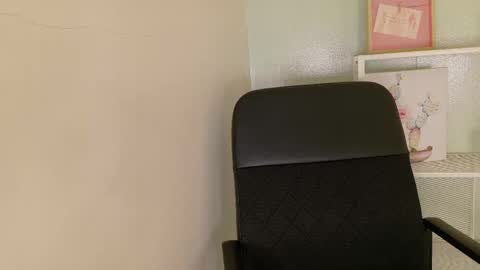 Kendra  online show from October 24, 2025, 10:22 am