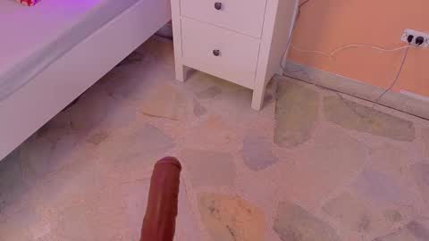 Kendra  online show from November 15, 2025, 10:23 am