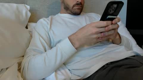 Snapshot of andees222 chatting on February 9, 2026, 9:30 pm Andees222 online show from February 9, 2026, 9:30 pm