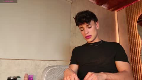 Snapshot of ander_ashford77 chatting on June 12, 2026, 12:26 pm Ander online show from June 12, 2026, 12:26 pm