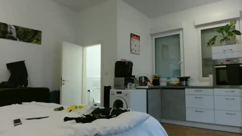 Snapshot of andfel chatting on June 11, 2026, 9:18 am andfel online show from June 11, 2026, 9:18 am