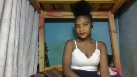 Snapshot of andiscah21 chatting on October 17, 2025, 8:33 pm Rasoa Edime Anissia online show from October 17, 2025, 8:33 pm