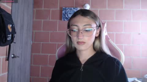 Andrea  online show from September 30, 2025, 2:11 pm