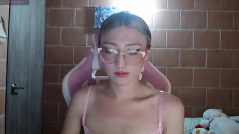 Andrea  online show from March 13, 2026, 5:03 am