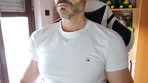 andrea_feetlover online show from May 9, 2026, 2:33 pm