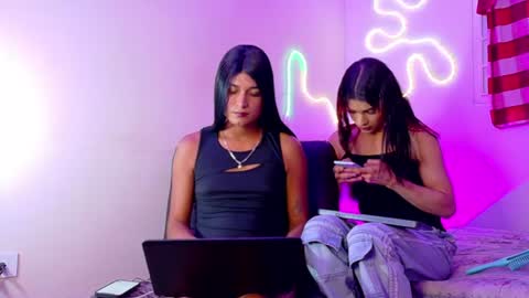 Snapshot of andrea_r_ chatting on July 24, 2026, 4:54 am andrea_r_ online show from July 24, 2026, 4:54 am
