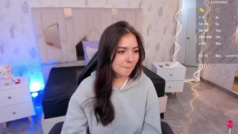 andrea_tay1 online show from June 6, 2026, 11:37 am