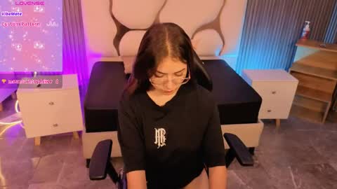 andrea_tay1 online show from June 8, 2026, 11:21 am