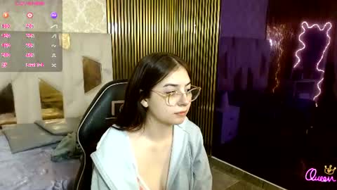 andrea_tay1 online show from June 15, 2026, 11:45 am