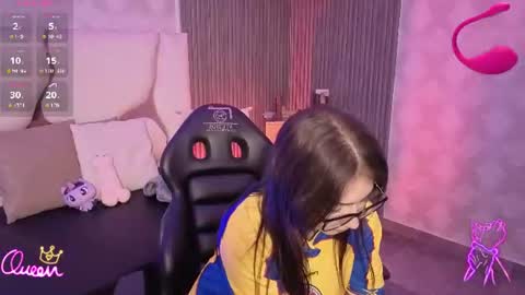 andrea_tay1 online show from June 23, 2026, 7:12 pm