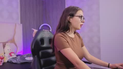 andrea_tay1 online show from July 8, 2026, 7:07 pm