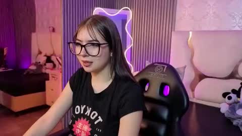 andrea_tay1 online show from August 5, 2026, 7:17 pm