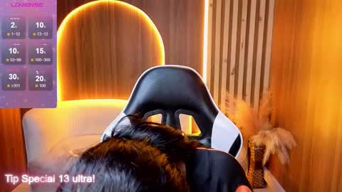 Snapshot of andrea_tx chatting on February 14, 2026, 8:05 pm andrea_tx online show from February 14, 2026, 8:05 pm