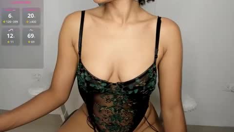 Andrea  online show from October 27, 2025, 11:58 am