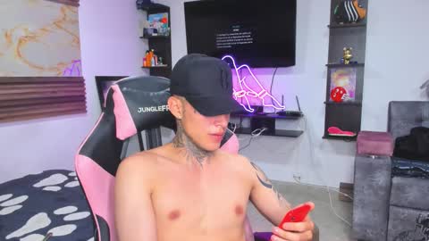 andrees_s online show from October 15, 2025, 2:55 am