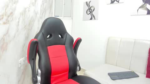 andres_stud online show from October 8, 2025, 4:43 am